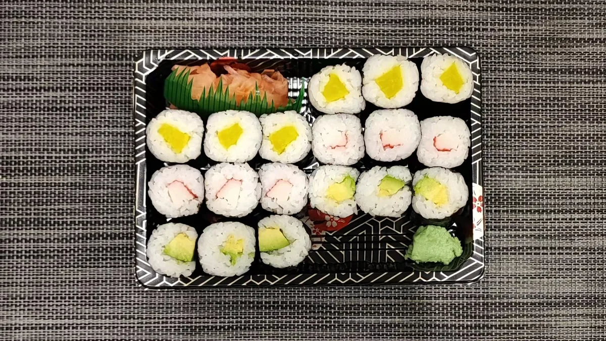 X205#surimi avokádó, pácolt uborka 18db