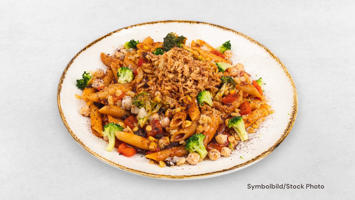 Fried House Noodles with Wok Vegetables
