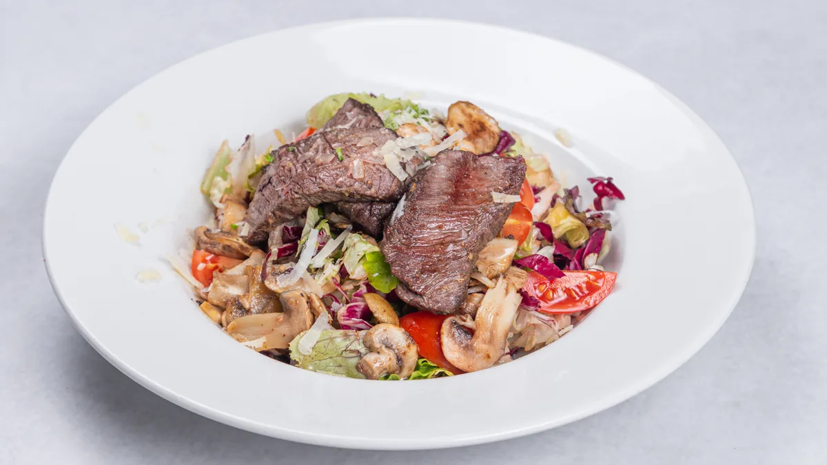 Biftek salata sa honey dresingom