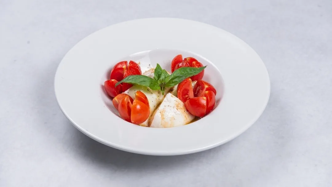 Caprese salata sa
buffalo mocarelom