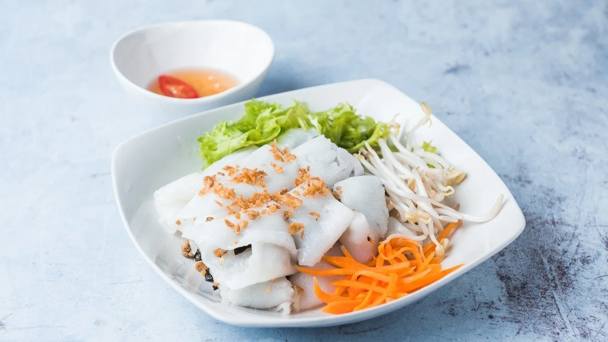 Pancakes with pork ( Banh Cuon)