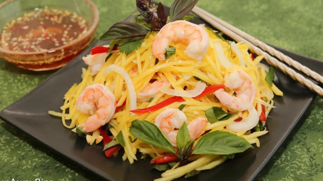 Papaya mango salad