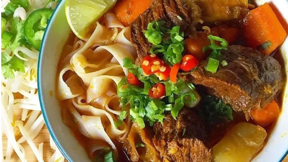 Pho Bordelaise ( Red wine stew Beef)