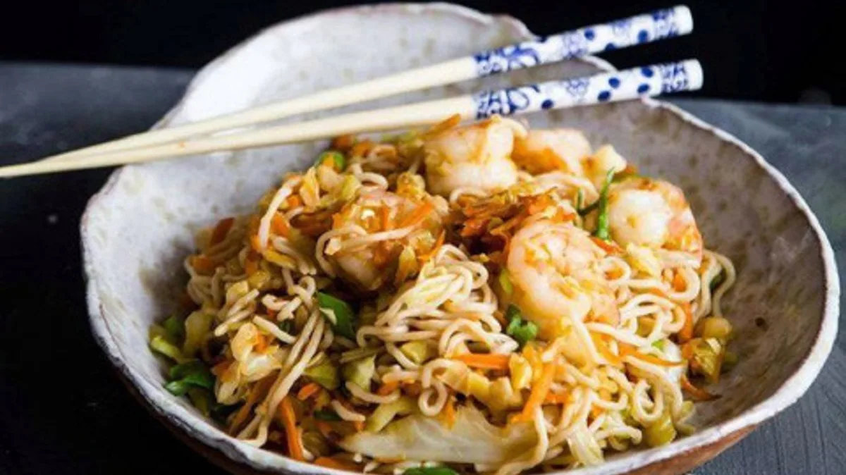 Stired Egg Noodles with Shrimp