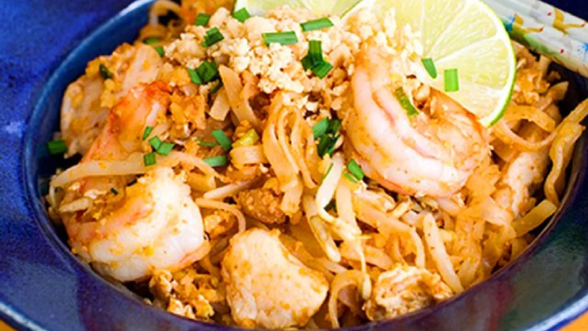 Stired rice-noodles with Shrimp