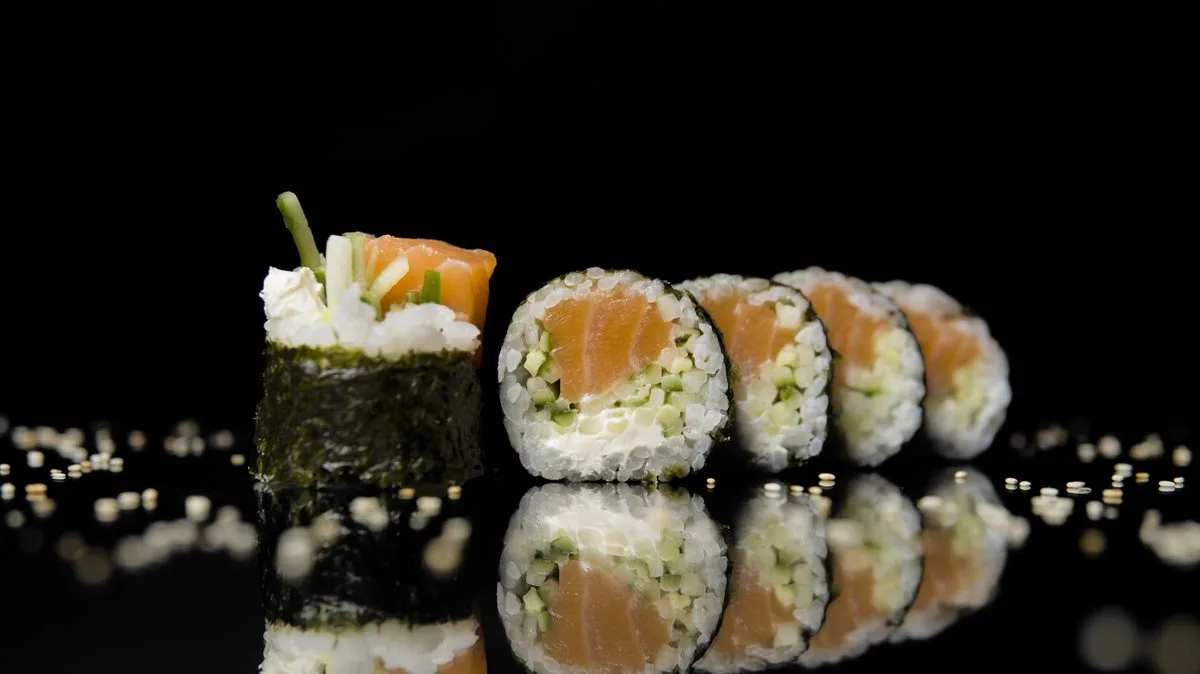 Futomaki Łosoś (6sztuk)