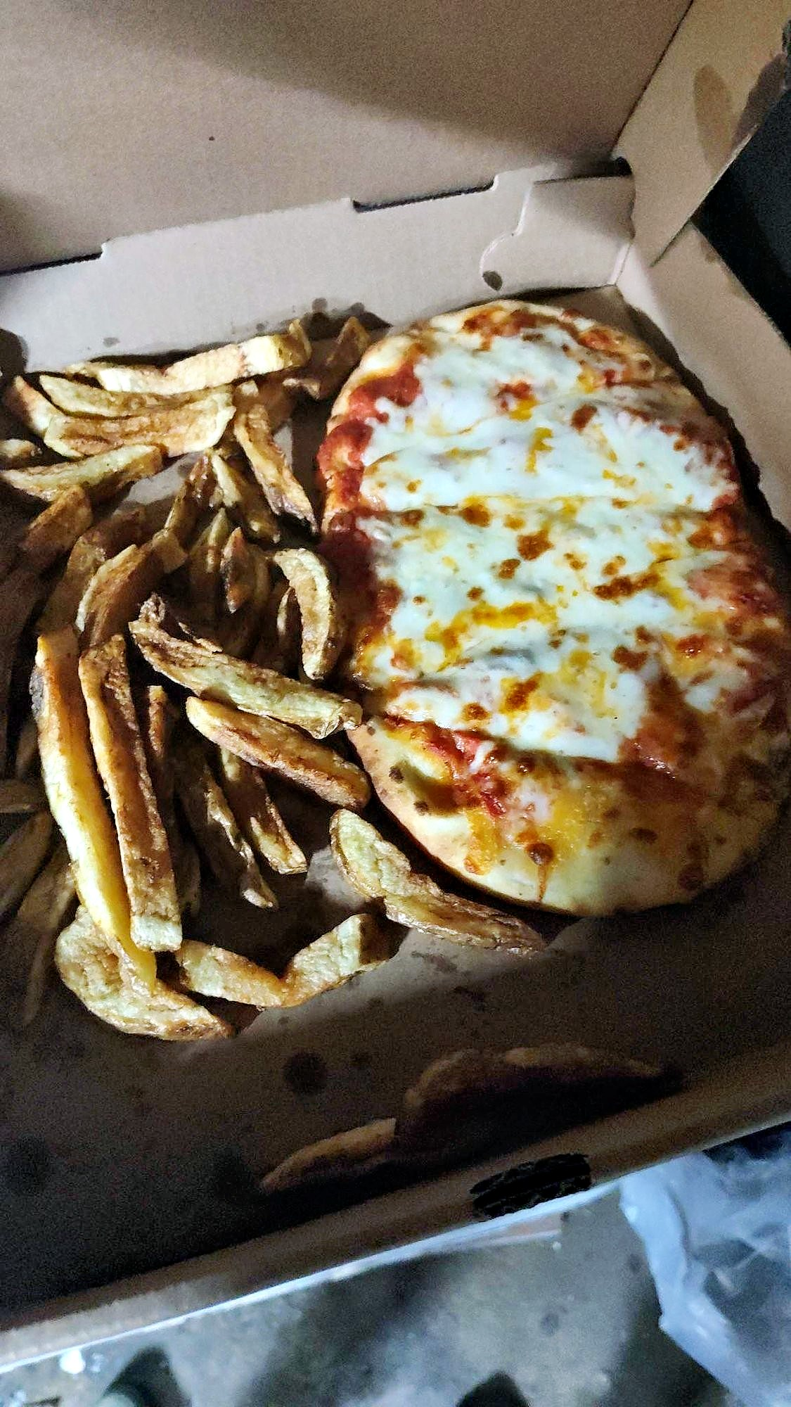 Kid Pizza with Fries