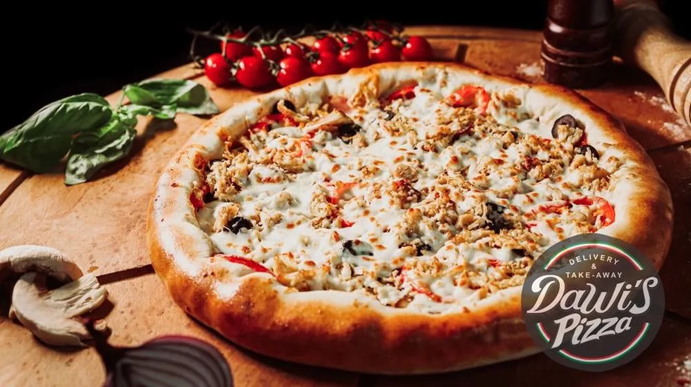 Pizza Dawis cu Pui si Margine de Cascaval 40 cm + Coca-Cola