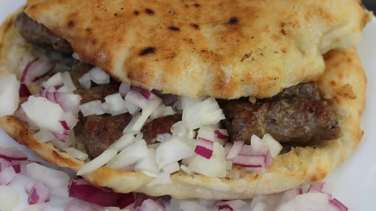 Ćevapi u lepinji (Banjalučki ili Sarajevski)