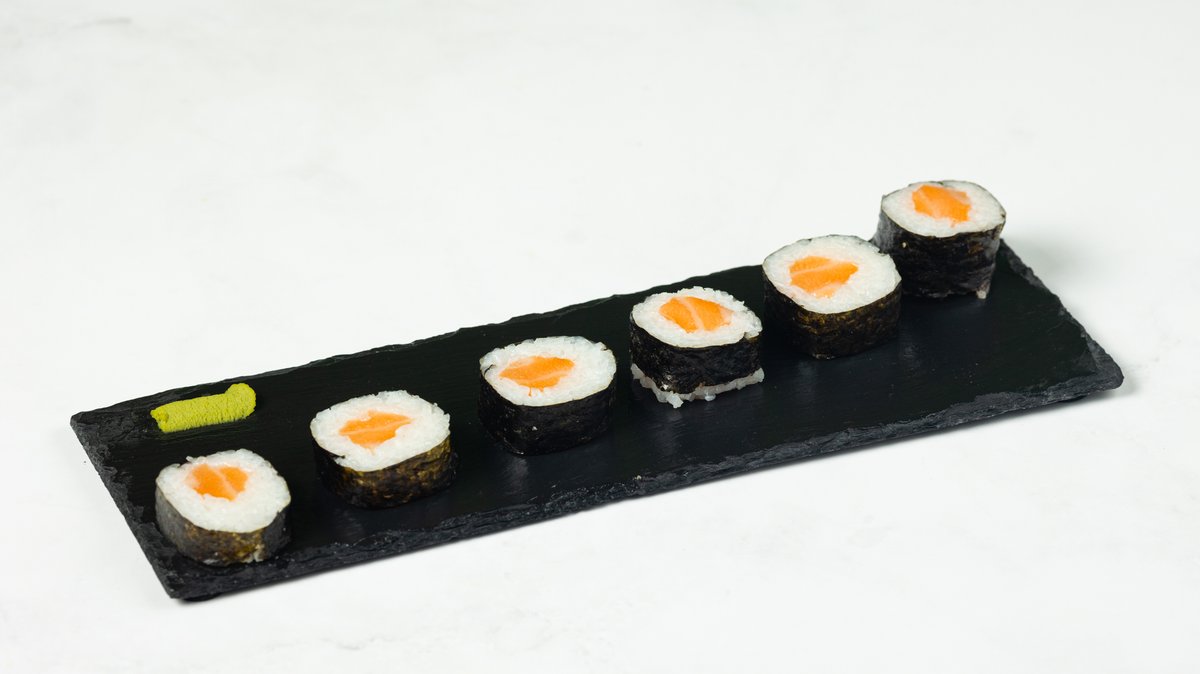Salmon Hosomaki