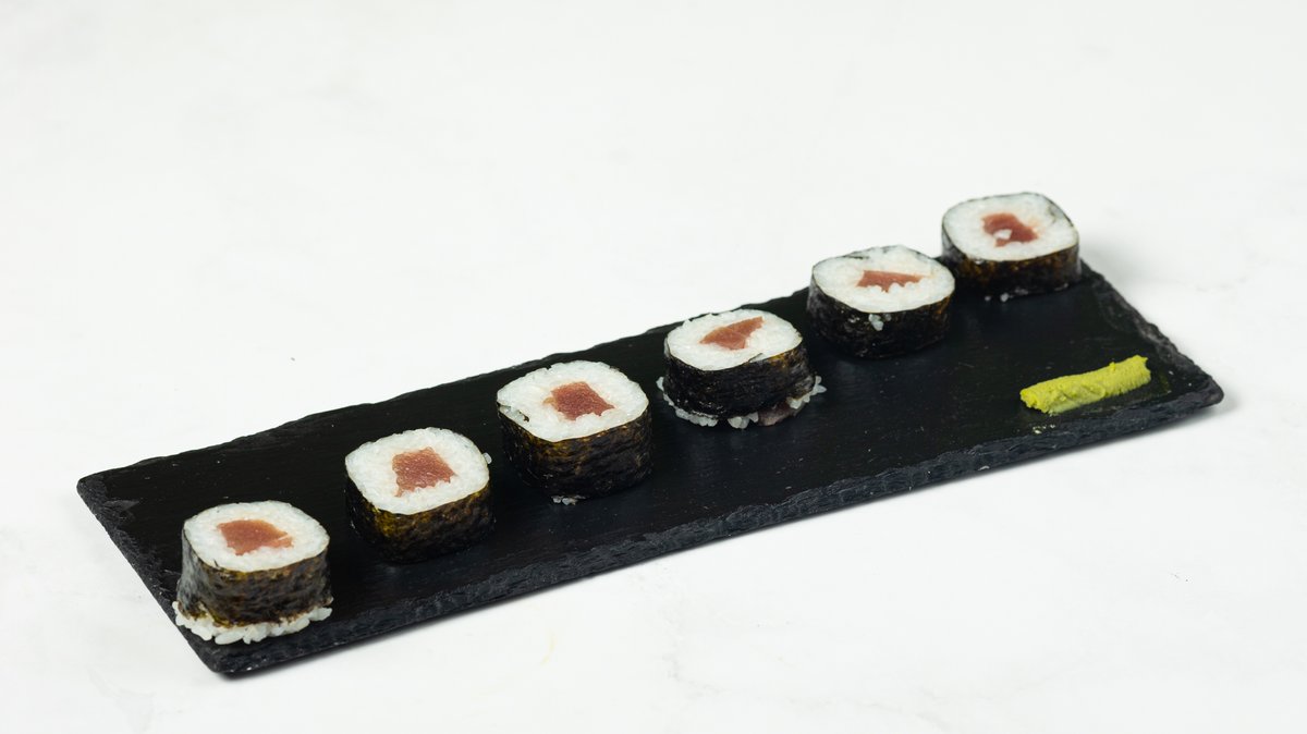 Tuna Αvocado Hosomaki