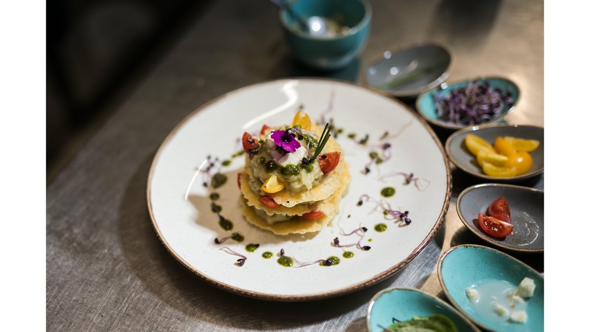Salata de vinete cu biscuiti de parmezan