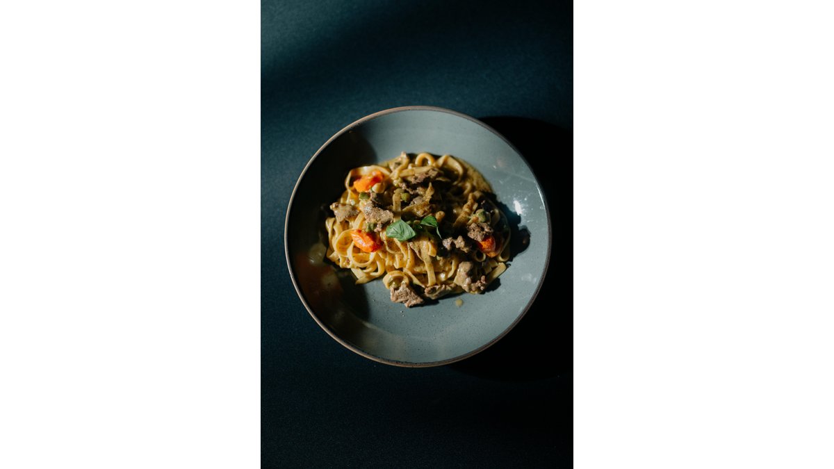 Tagliatelle cu vita si sos de sparanghel