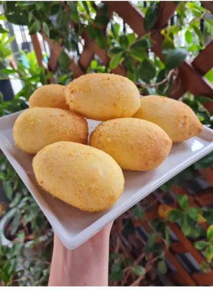 Pão de Queijo Calabresa.