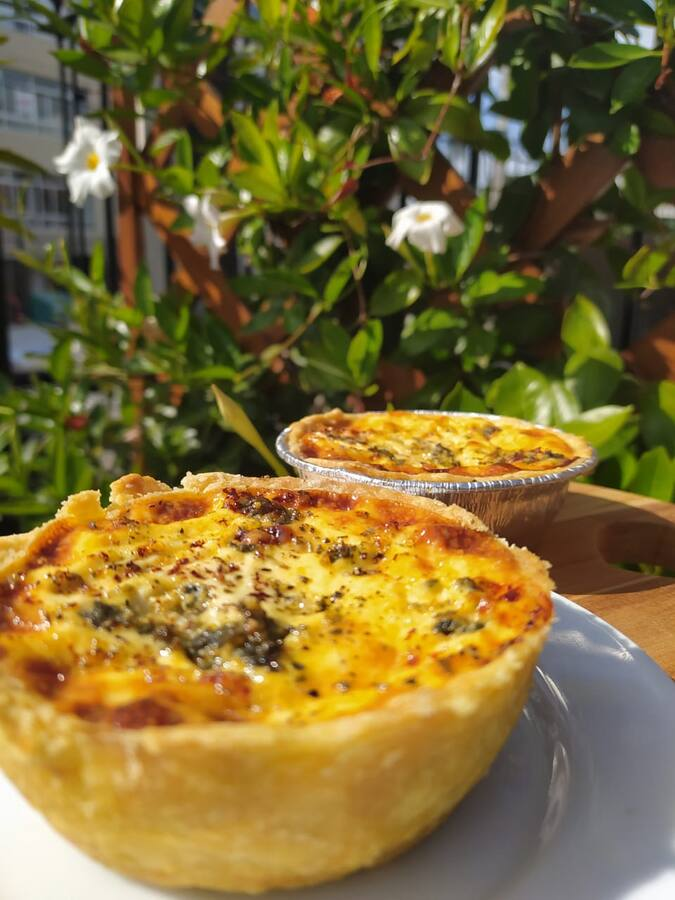Quiche peito de peru e alho poró