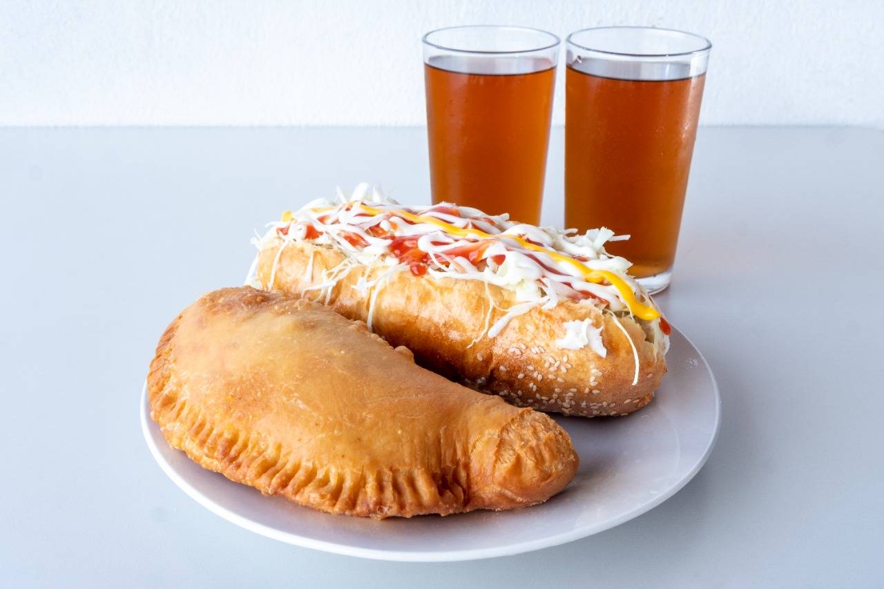 Combo 5: 1Calzone+hot Dog Jumbo Clasico+