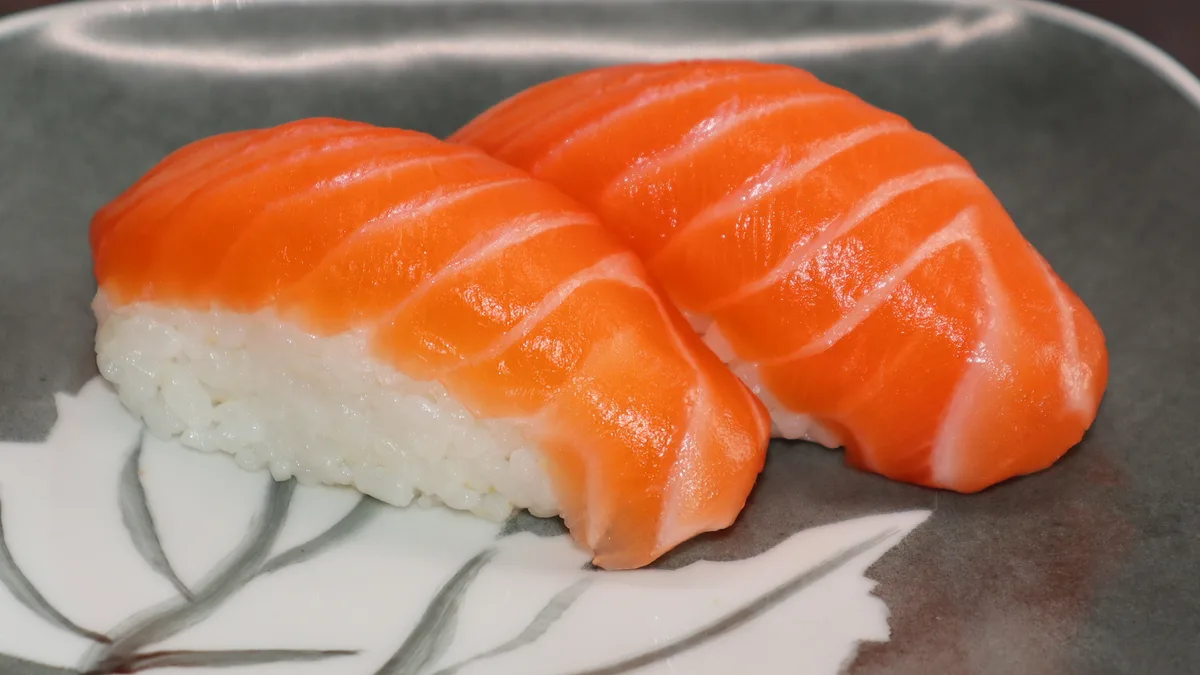 10s. Nigiri Laks (2 stk)
