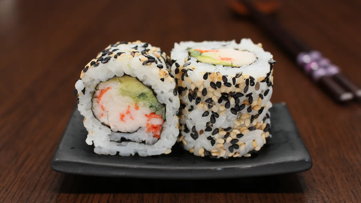 55s. Uramaki California (8 stk)