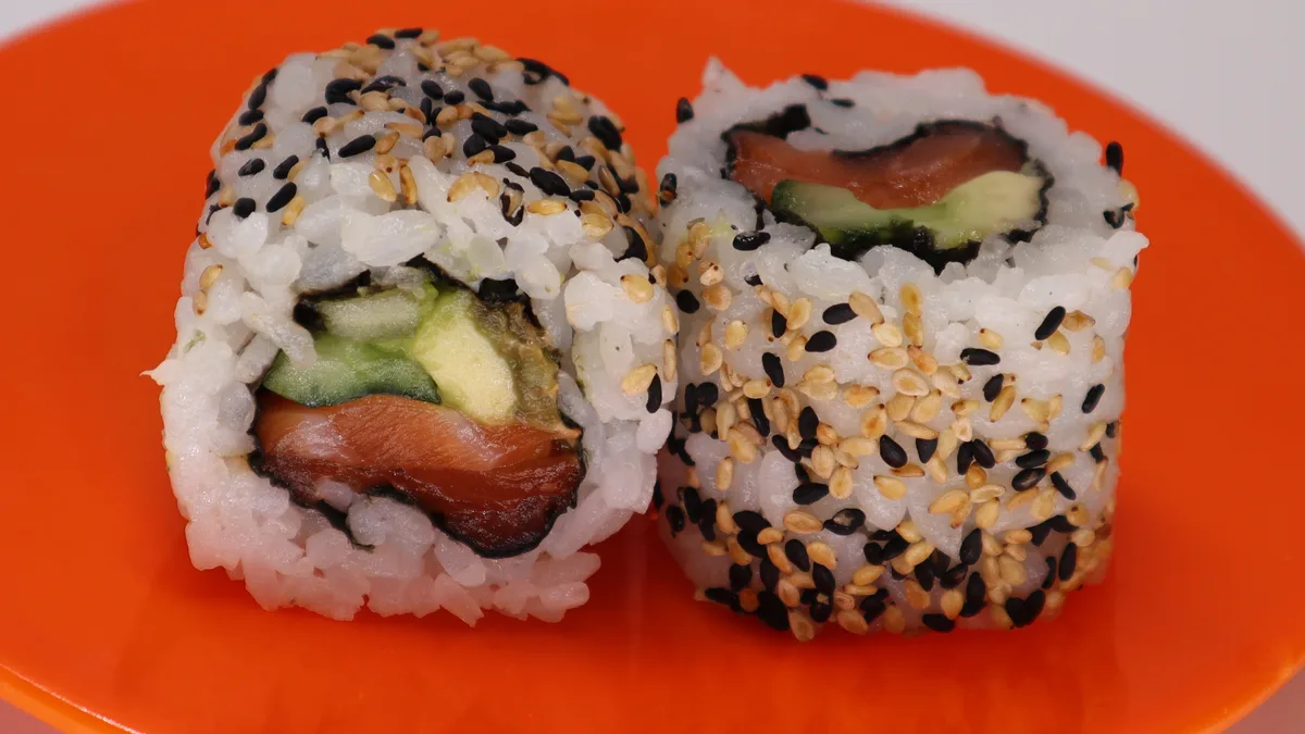 56s. Uramaki Laks Roll (8 stk)