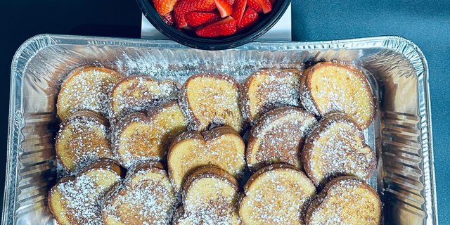 French Toast with Fresh Strawberries Pack