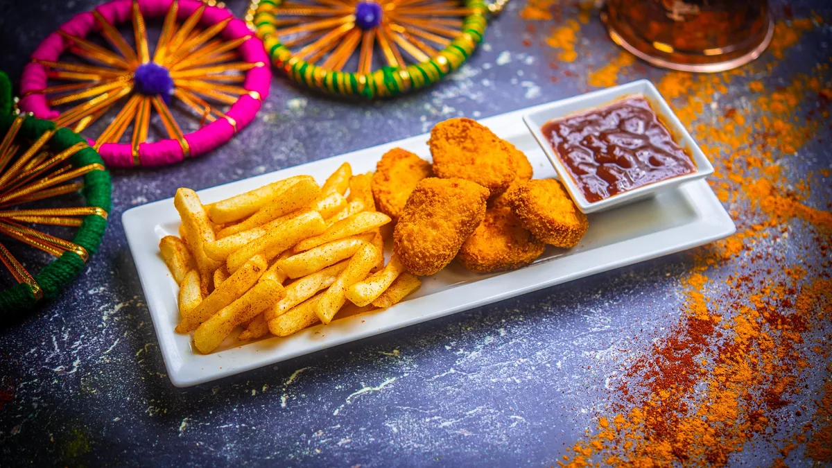 Chicken Nuggets with fries (6 pcs)