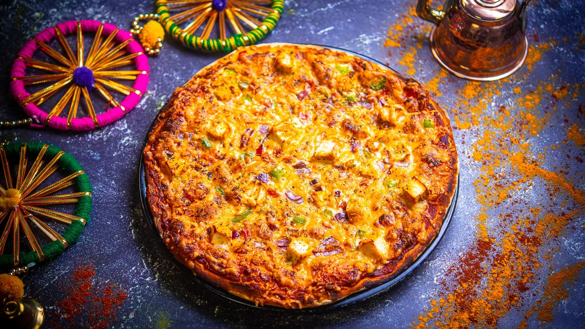 TANDOORI CHICKEN PIZZA