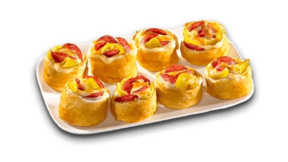 Pizza-Brötchen Salami, Jalapenos und Käse