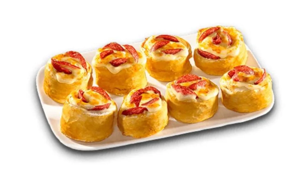 Pizza-Brötchen Salami und Käse