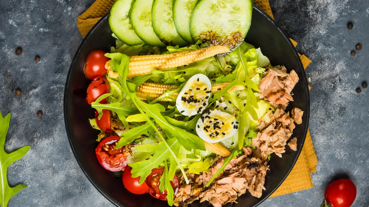 Avokadolu və Ton Balığlı Salat