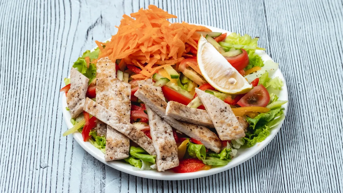 Toyuq Salatı