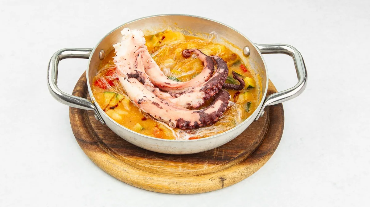 Crispy hobotnica s prilogo