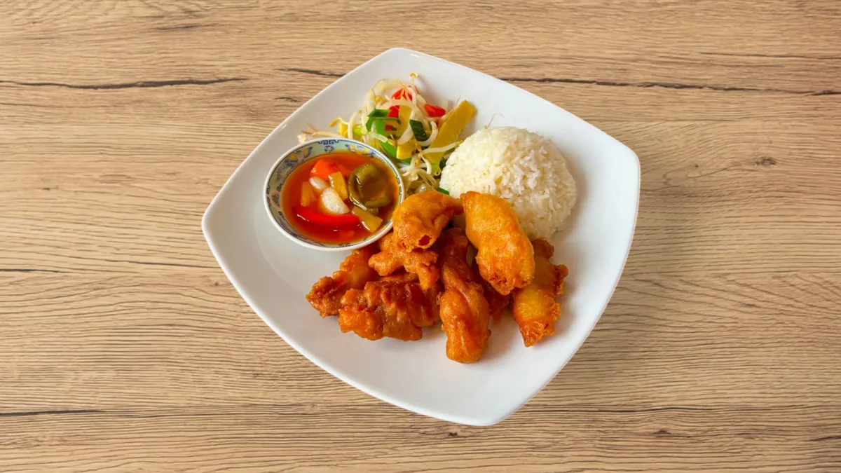 F3. Rotbarschfilet Süß-Sauer
