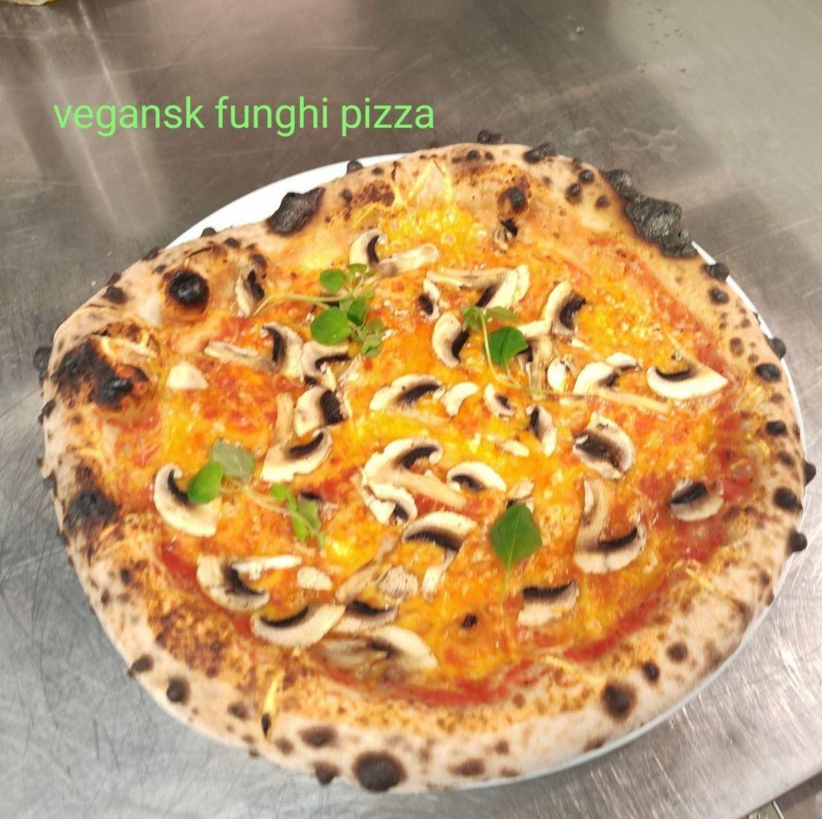 Funghi vegansk pizza