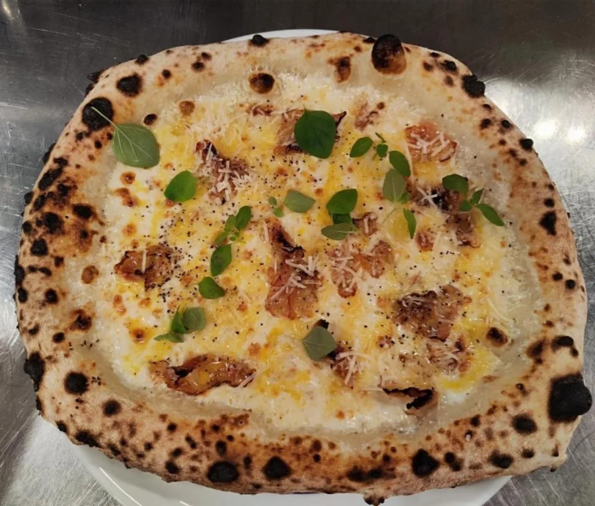 pizza al carbonara bianco