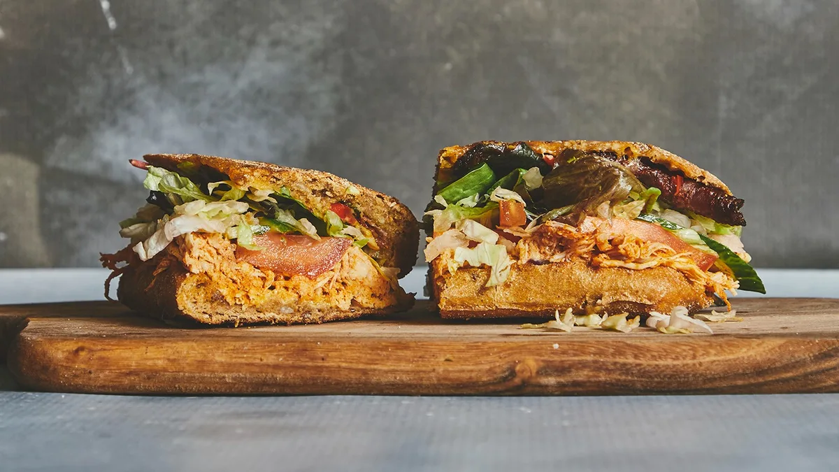 Deluxe kylling and kalkunbaconsandwich
