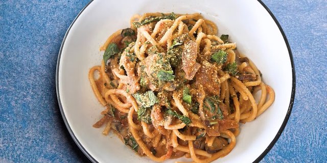 Kale and Mushroom Pasta Tray