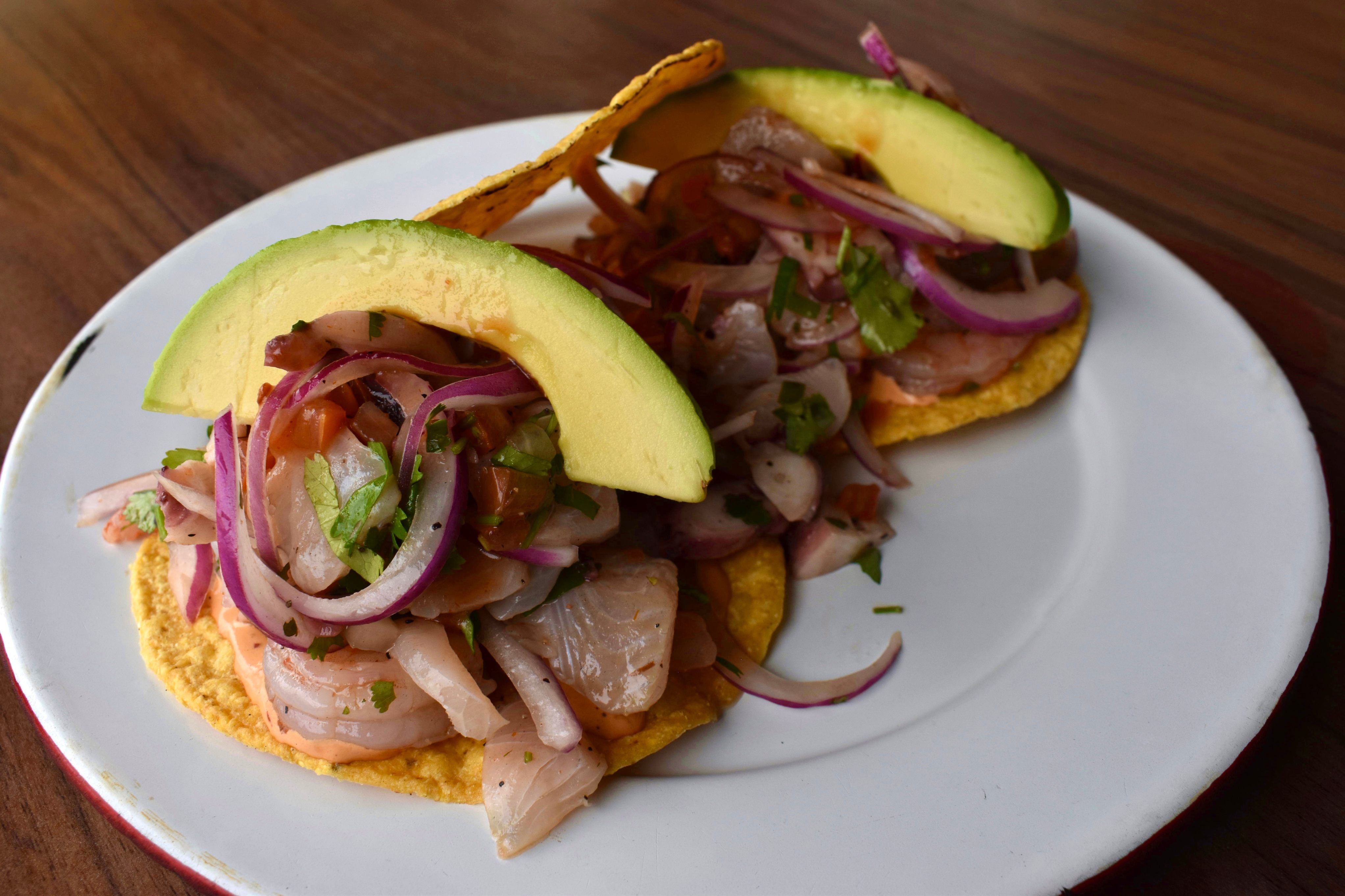 Tostada de Camarón y Pulpo Coctelero