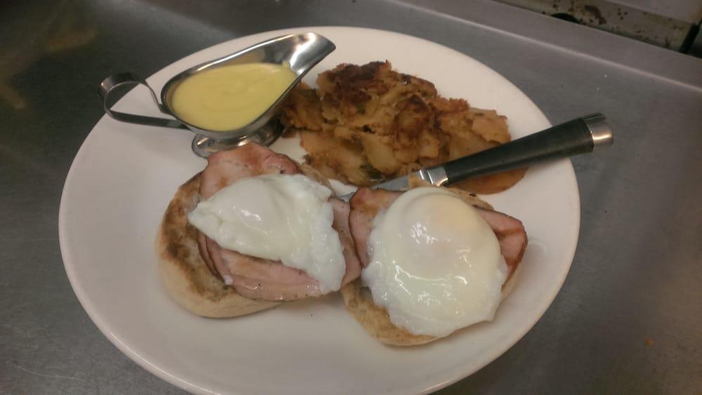 Eggs Benedict (served until 4 pm)