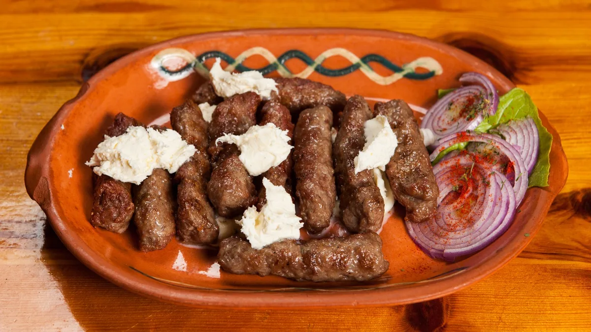 Ćevapi na kajmaku