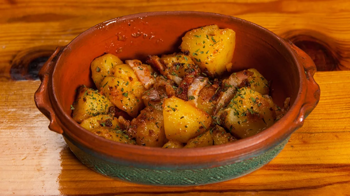 Seljački krompir sa slaninicom