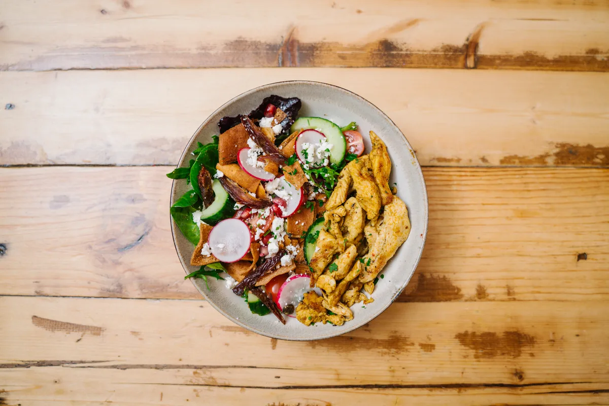CSIRKÉS FATTOUSH