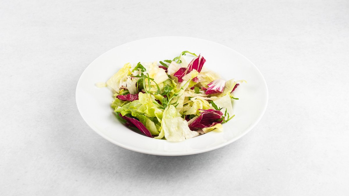 Miks zelenih salata sa lomljenim parmezanom