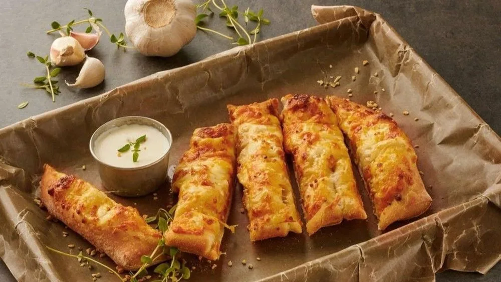 Creamy Cheddar Pizza Bread