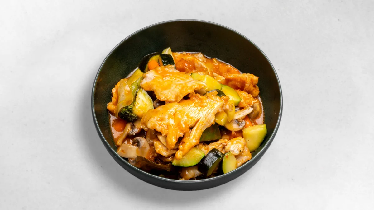 Huhn and Roter Curry