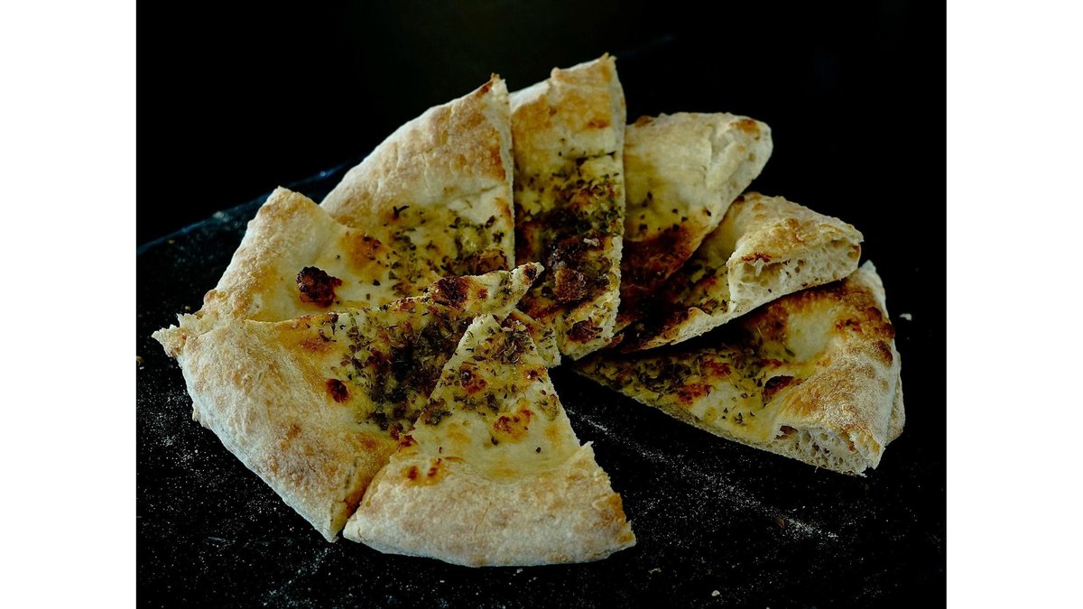 Foccacia cu oregano și usturoi