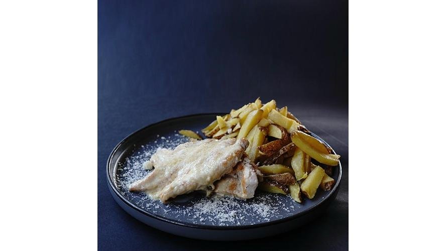 Pui quattro formaggi cu cartofi proaspeți prăjiți