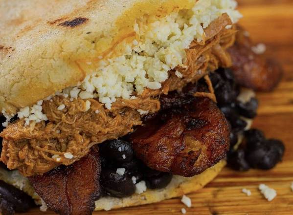 AREPA DE PABELLON:  Carne Desmechada, Queso, Platano y Frijoles Negros