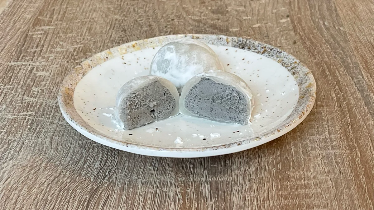Mochi ice -black sesame-