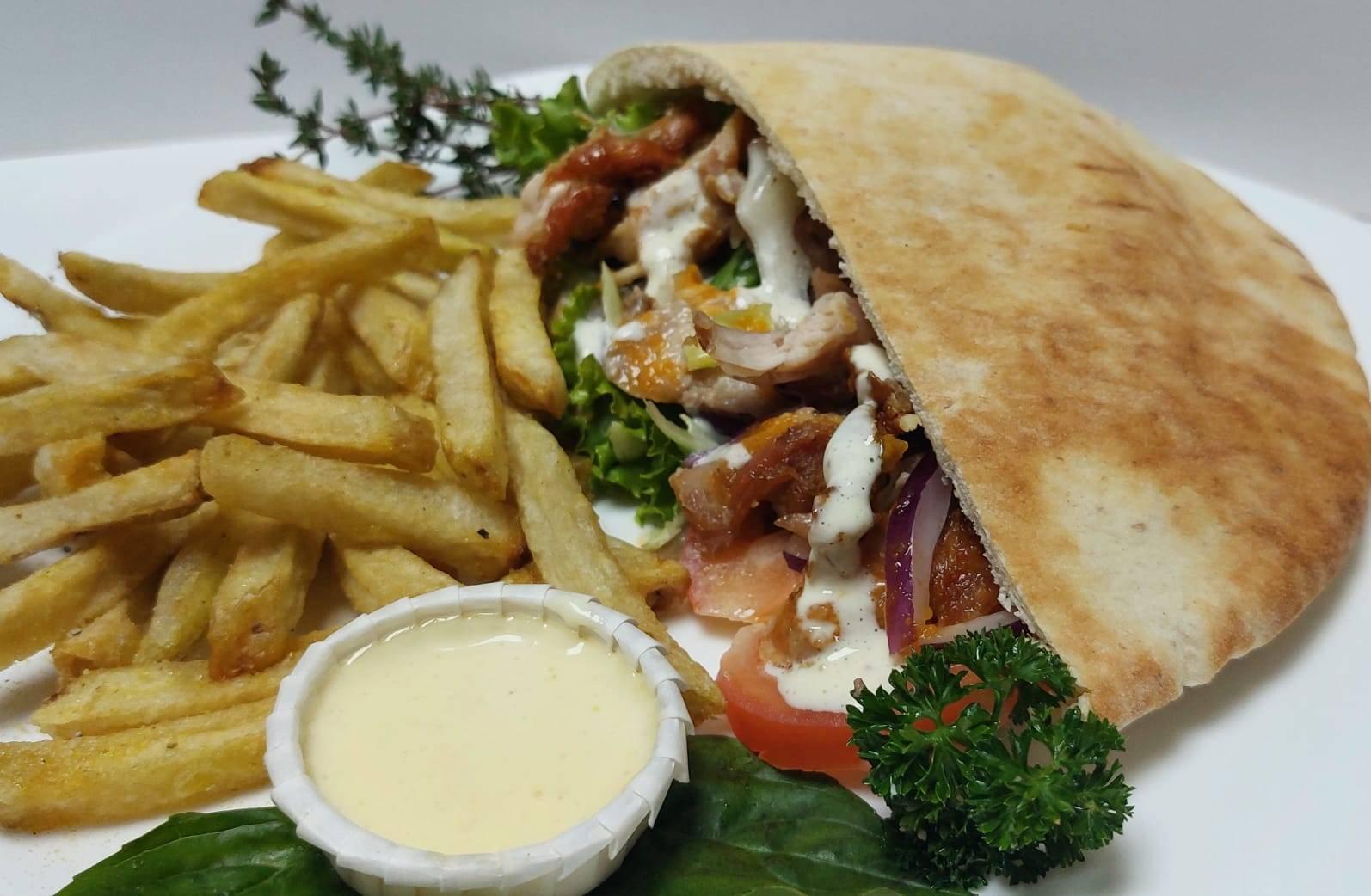 Pita Shawarma Pollo Combo