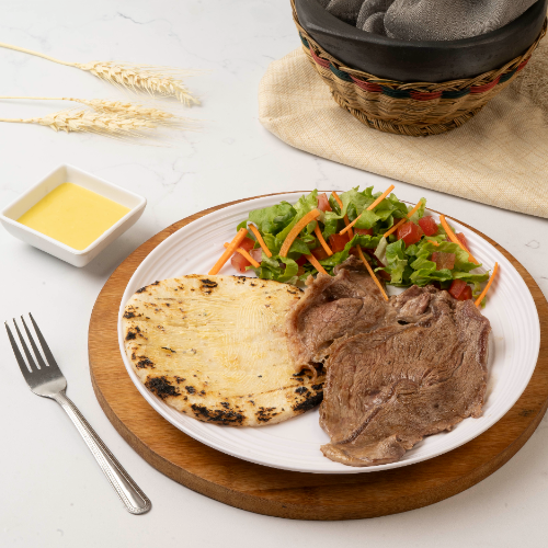 Carne con Arepa